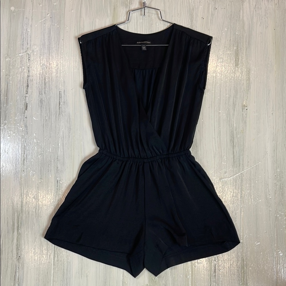 Banana Republic Petite Satin Casual Sleeveless Wrap Black Romper Sz 00P